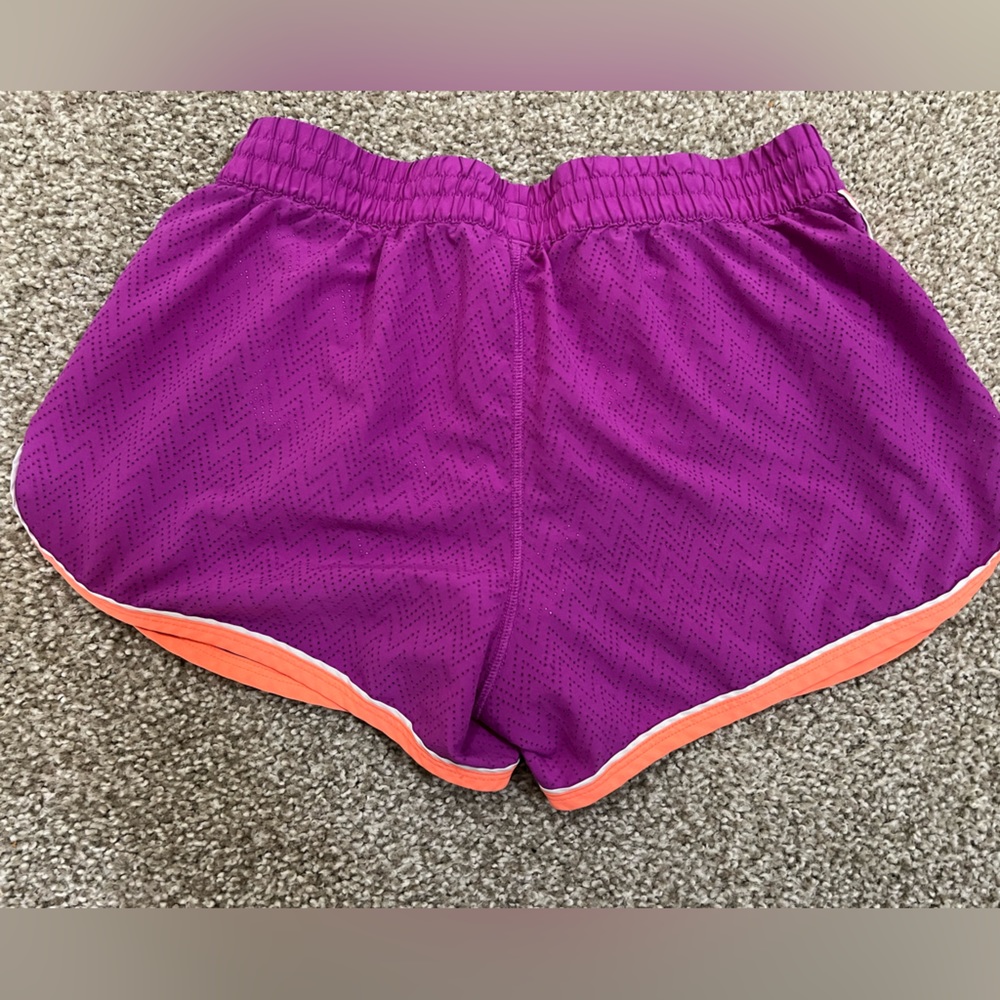 Women’s Small S Under Armour Semi Fitted Shorts purple chevron with pink accents